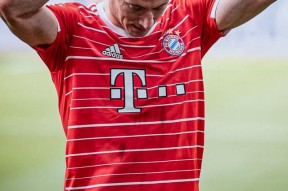 AYX-莱万多夫斯基在拜仁比赛中爆冷，高光表现引发热议！的简单介绍