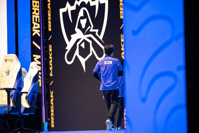 锐不可当首场状态出色,RNG观众沸腾!,德约科维奇重返赛场气势如虹延续(德约科维奇纳达尔巅峰对决) 锐不可当首场状态出色,RNG观众沸腾!,德约科维奇重返赛场气势如虹延续(德约科维奇纳达尔巅峰对决)