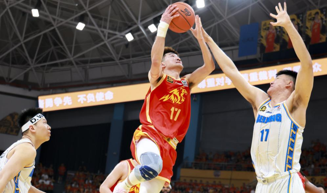 广厦男篮冲刺阶段单刀错失，志在NBA季后赛名次提升，态度坚定，纪律约束更严格的简单介绍