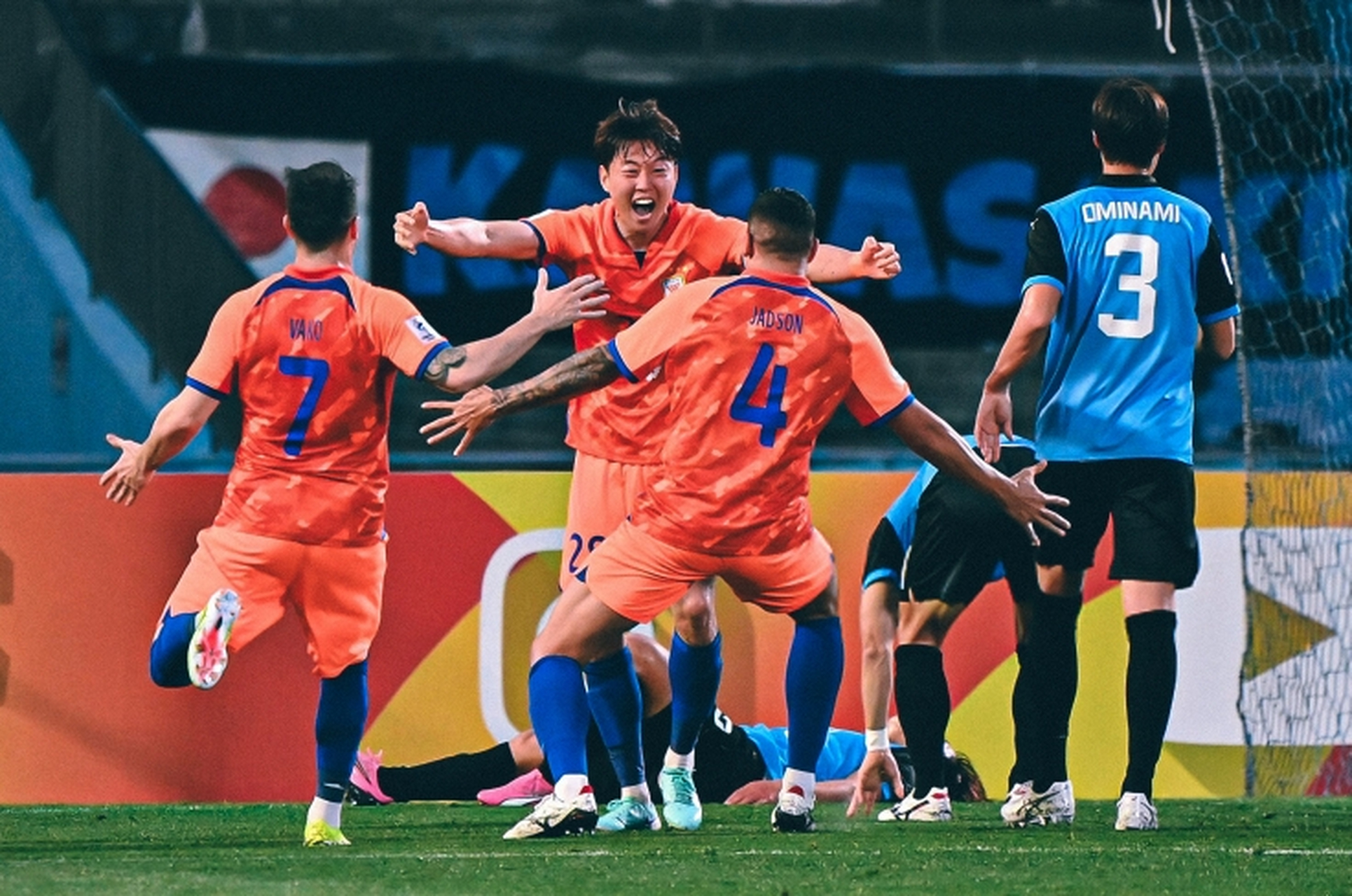  山东泰山足球队2025胸前广告 