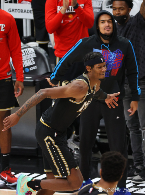  雄鹿前途光明！，凯恩新星战术调整表现突出观众掌声雷动